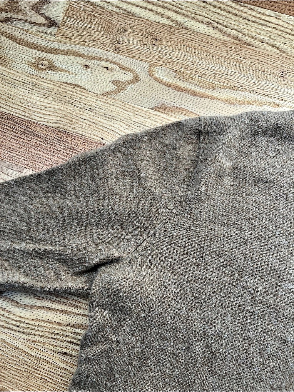 UNIQLO Crewneck Cashmere Sweater Size Medium - Picture 3 of 4